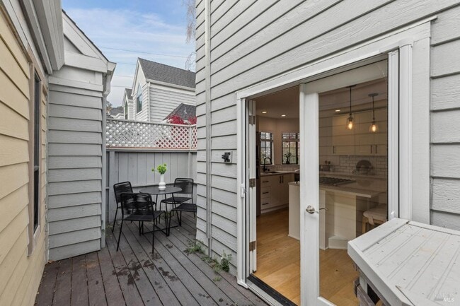 Building Photo - 93 Ashford Ave