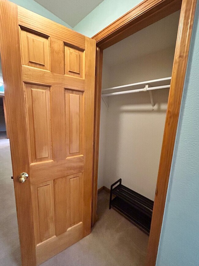Building Photo - Spacious Garden-level Condo with Kitchenet...