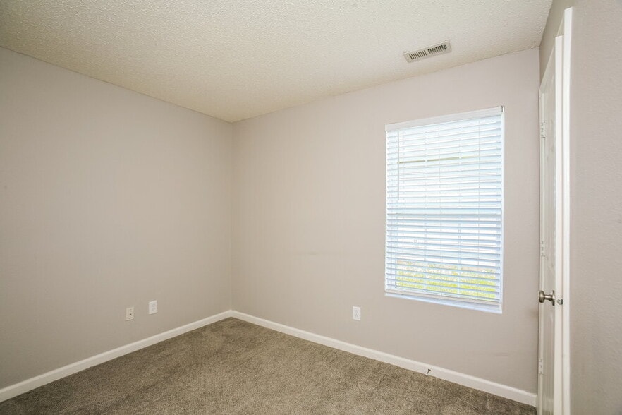 Building Photo - 5614 Sweet River Dr