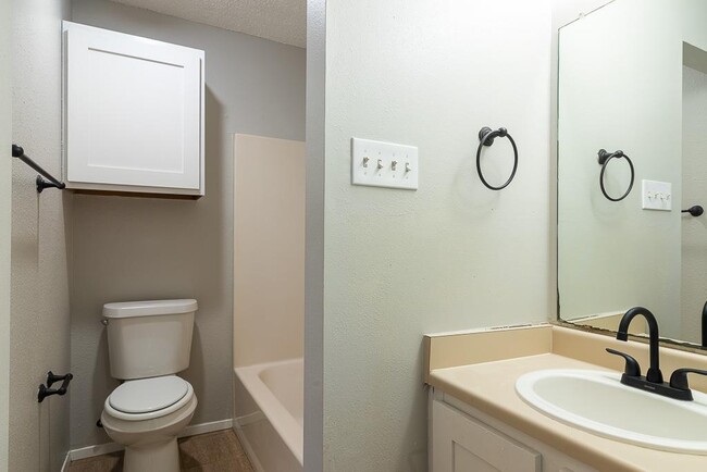 Building Photo - 2906 Jadewood Ct
