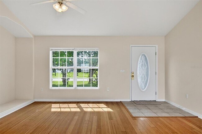 Building Photo - 9 Lytton Ln