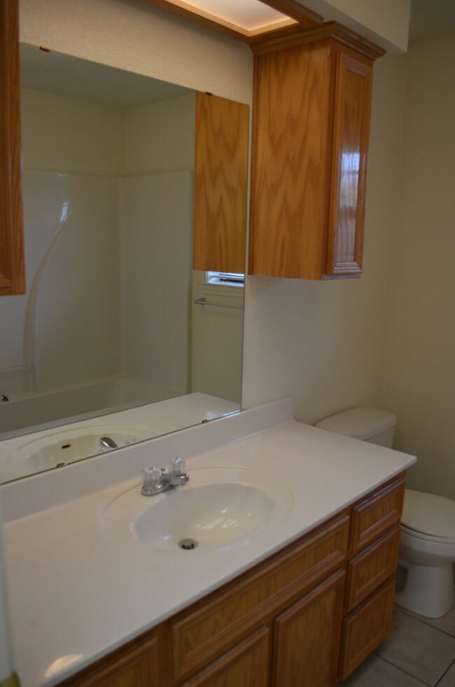 Building Photo - 912Rebecca