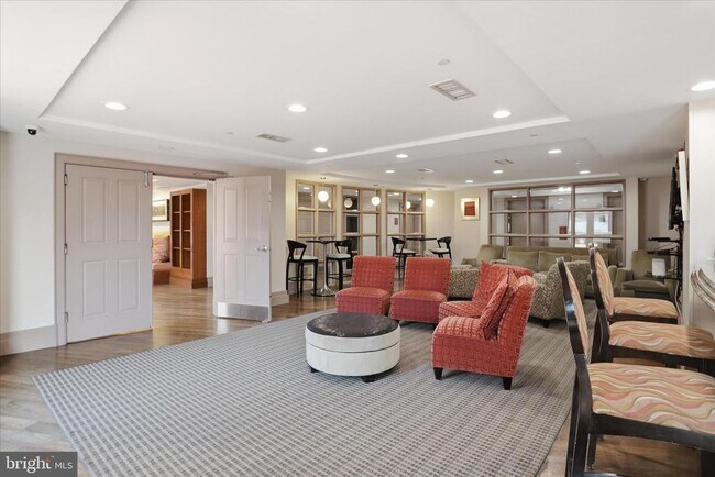 Building Photo - 777 7th St NW