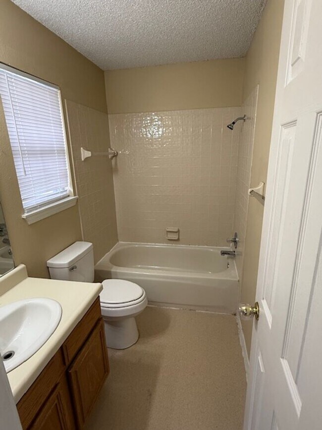 Building Photo - 3 Bedroom Home Available Soon!