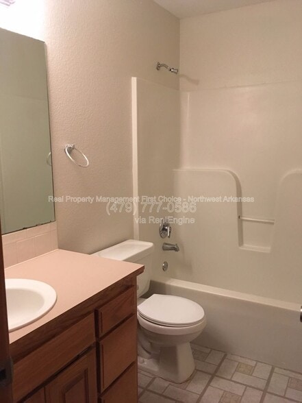 Building Photo - 4433 W Cheyenne Dr