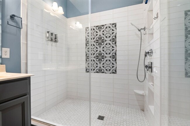 Building Photo - **APPLICATIONS PENDING** Available Now! Gorgeous, Well Upgraded 3 Bed / 2.5 Bath w/ First Floor P...