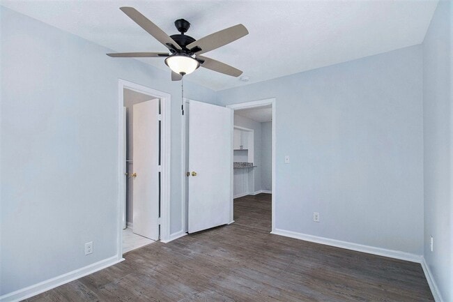 Building Photo - Charming Fully Renovated 2BR/1BA in the He...