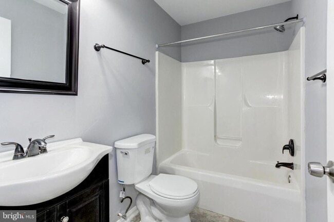 Building Photo - Spacious single family home with full basement