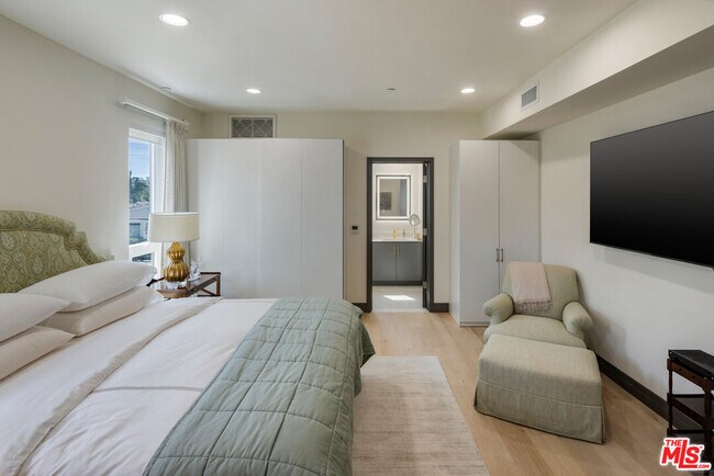 Building Photo - 118 Orlando Ave