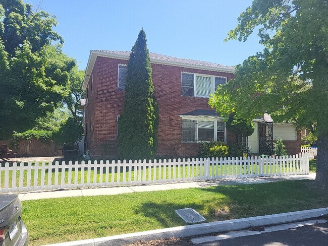 Building Photo - 700-722 Gordon Avenue