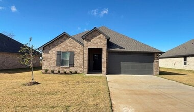 Building Photo - Start your year off right in this beautiful 4bed/2bath new construction home!