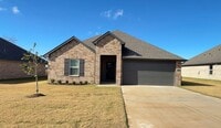 Building Photo - Start your year off right in this beautiful 4bed/2bath new construction home!