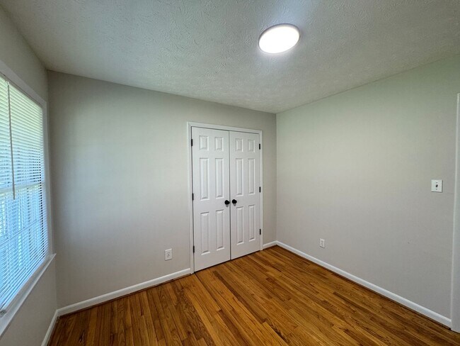 Building Photo - 4817 Hurley Dr