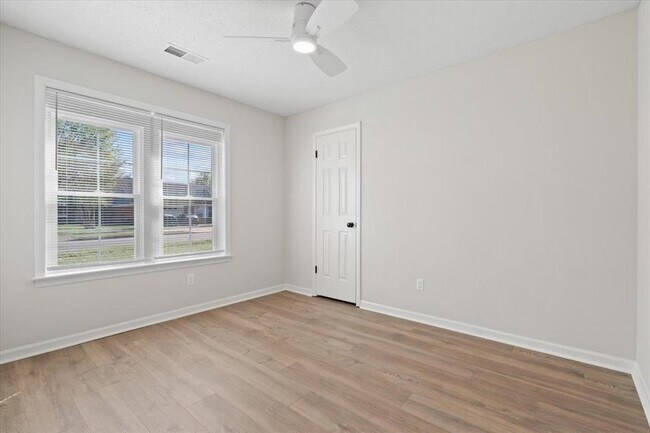 Building Photo - 5494 Peyton Randolph St