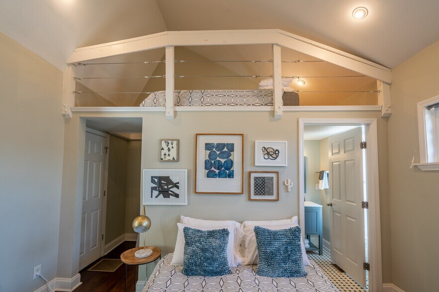 Building Photo - 604 Glen Iris Dr NE