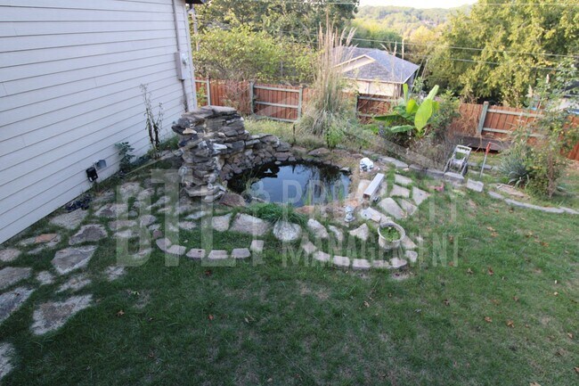 Building Photo - Spacious 3-Bed, 3-Bath Home Near Table Rock Lake – Pet Friendly with Pool & More!