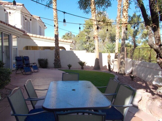 Building Photo - Stunning Fully Remodeled Luxury Home in Peccole Ranch