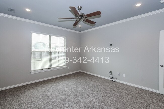 Building Photo - 3805 SW Gemstone Blvd