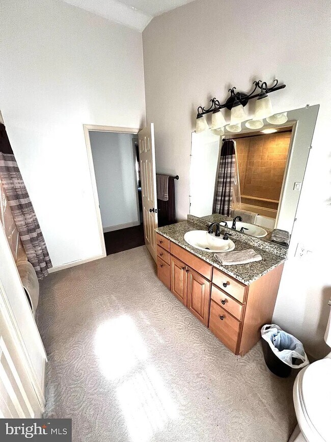 Building Photo - 754 Mechanic St