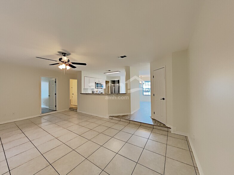 Building Photo - 1694 Ashwood Cir