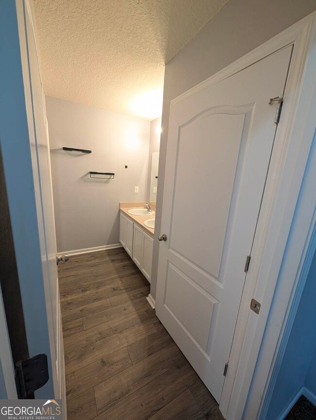 Building Photo - 215 Brooklet Cir