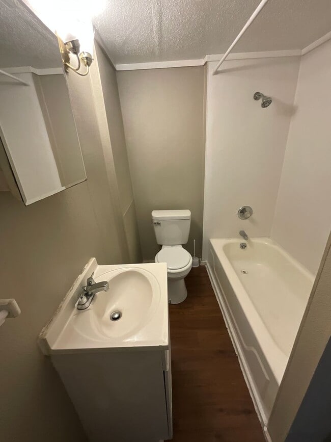 Building Photo - 4 Bedroom Home available in High Point!