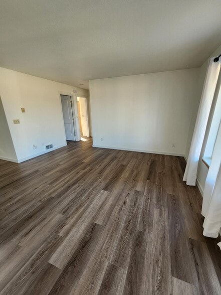 Building Photo - 2580 Lyon St SE