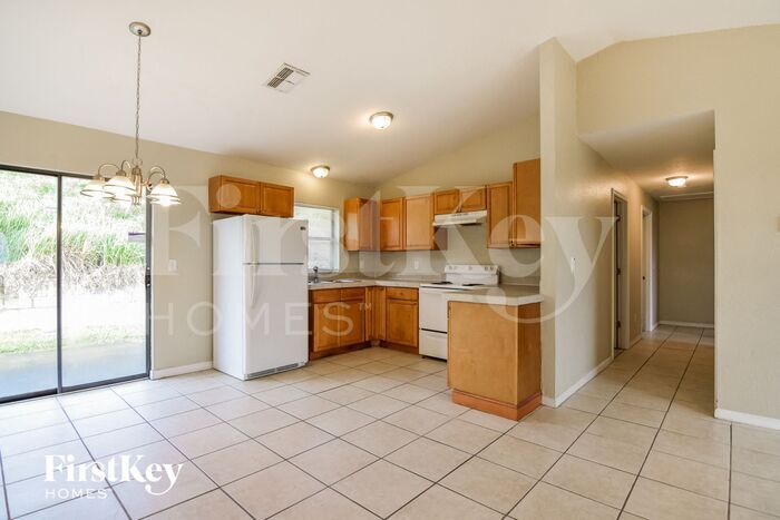 Building Photo - 501 Greenview Terrace