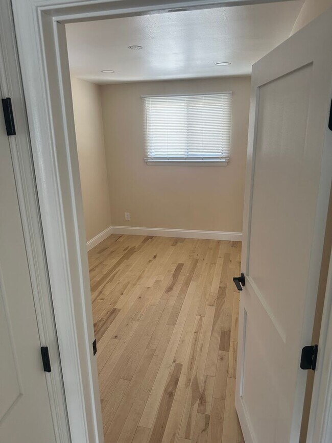 Building Photo - 4407 Rosemont Ave