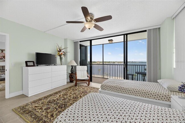 Building Photo - 7100 Sunshine Skyway Ln S