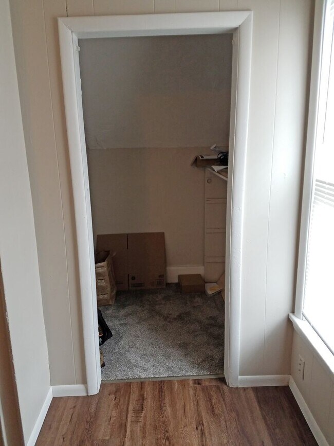 Building Photo - South Side 3 Bedroom House