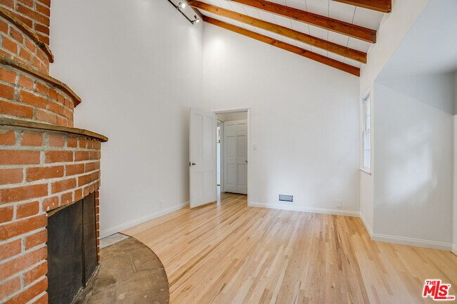 Building Photo - 3246 Benda St