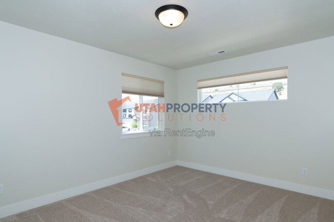 Building Photo - 1353 W Quailhill Rd