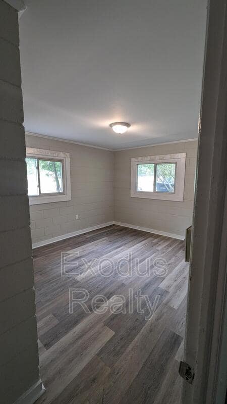 Building Photo - 502 Maple Ave