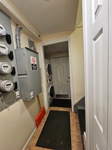 Building Photo - 1803 Beacon St