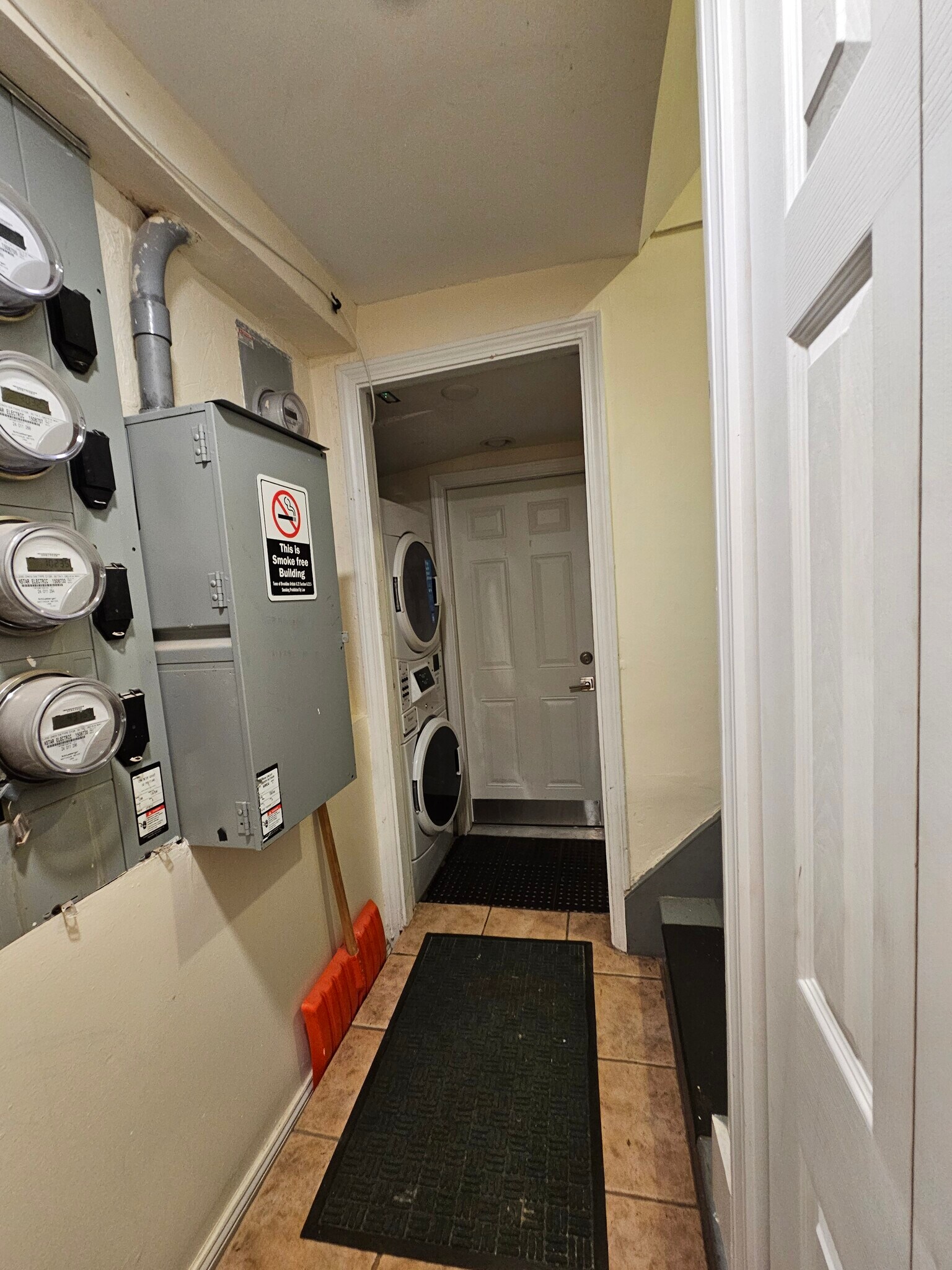 Building Photo - 1803 Beacon St