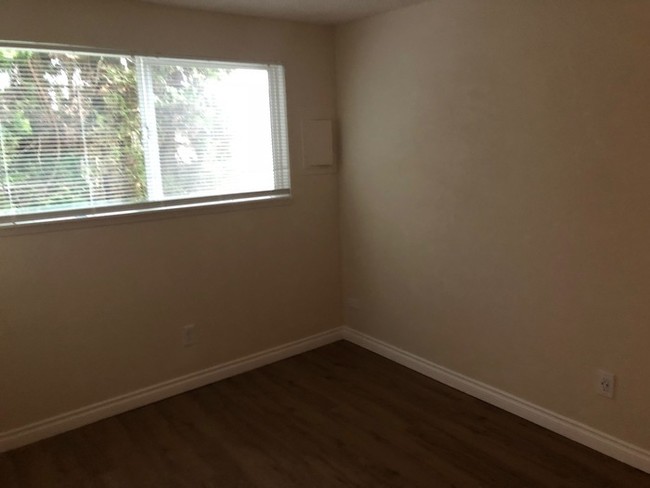 Building Photo - TWO BEDROOM NEAR NEW CASINO AND SHOPPING