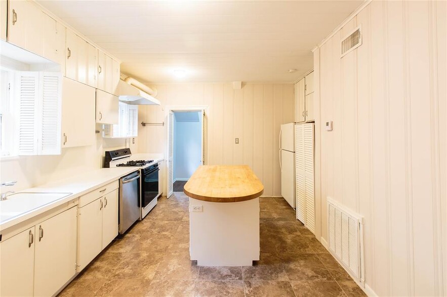 kitchen looking to back access - 1212 Milford St