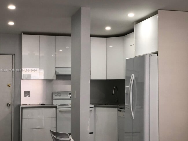 Building Photo - 3642 NE 171 St