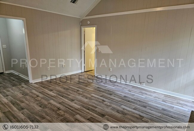 Building Photo - Relaxing and ready for you located in the ...