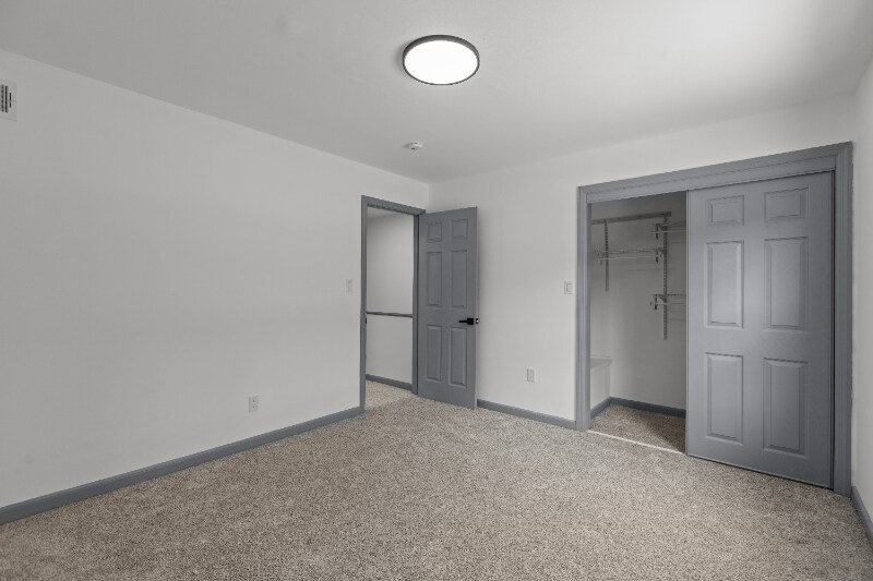 Building Photo - 546 Carriage Cir