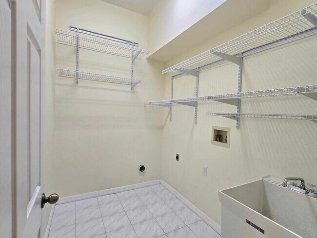 Building Photo - 7047 Hazeltine Cir