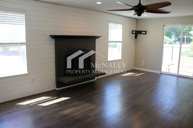 Building Photo - 3 Bedroom, 2 Bathroom Home with Garden Space in Gig Harbor