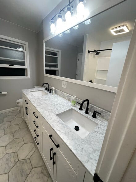 Primary Photo - 5965 Teakwood Dr