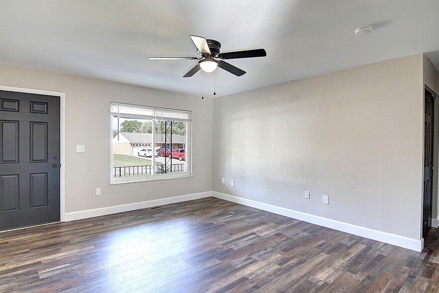 Building Photo - 2306 Southlea Dr