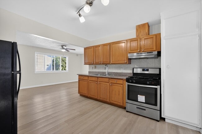 Building Photo - 2046 Rutherford St