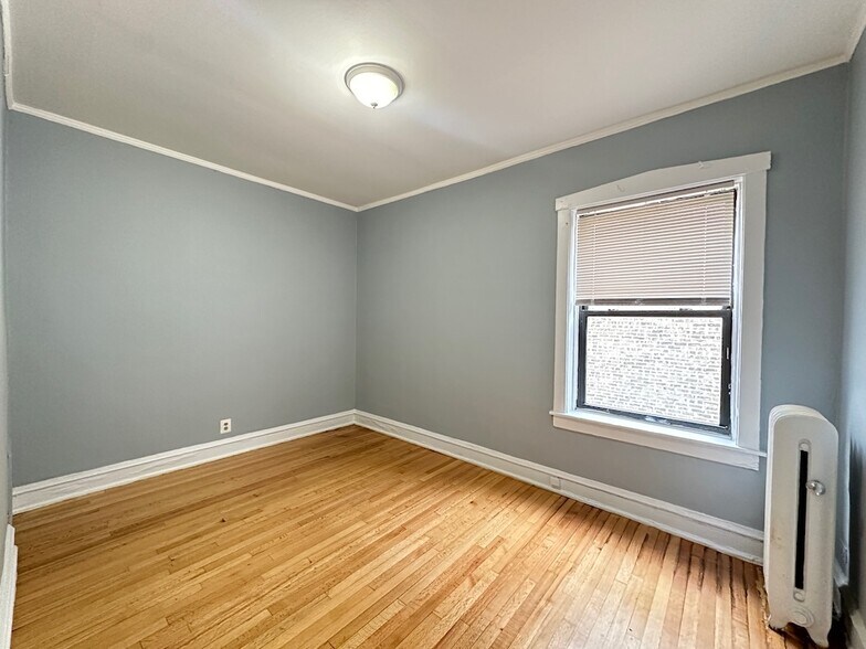 Building Photo - 1321.5 W Estes Ave