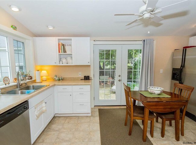 Building Photo - 111 Clinton St