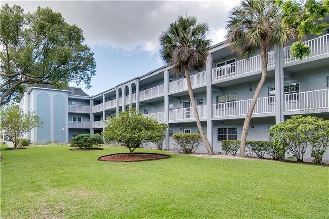 Building Photo - 1706 Belleair Forest Dr