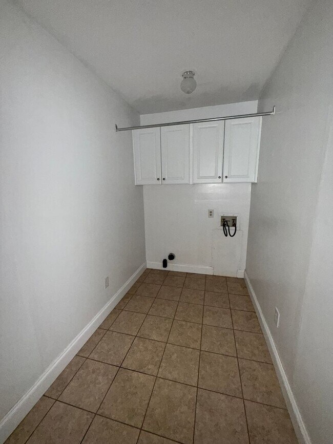 Building Photo - Charming 3 Bedroom, 2 Bathroom Home in Mus...